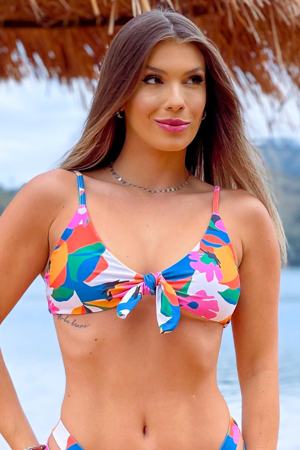 Top Biquíni com Laço Estampa Floral Fundo Branco