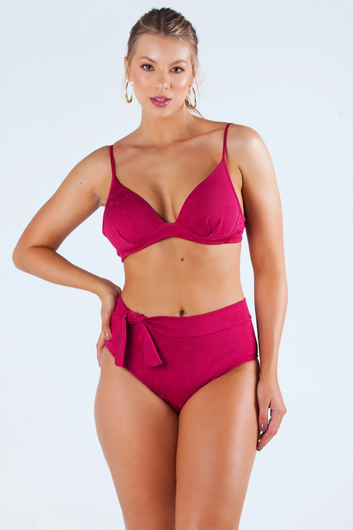 Conjunto Biquíni Top Bojo Confort + Hot Pant Tradicional Laço